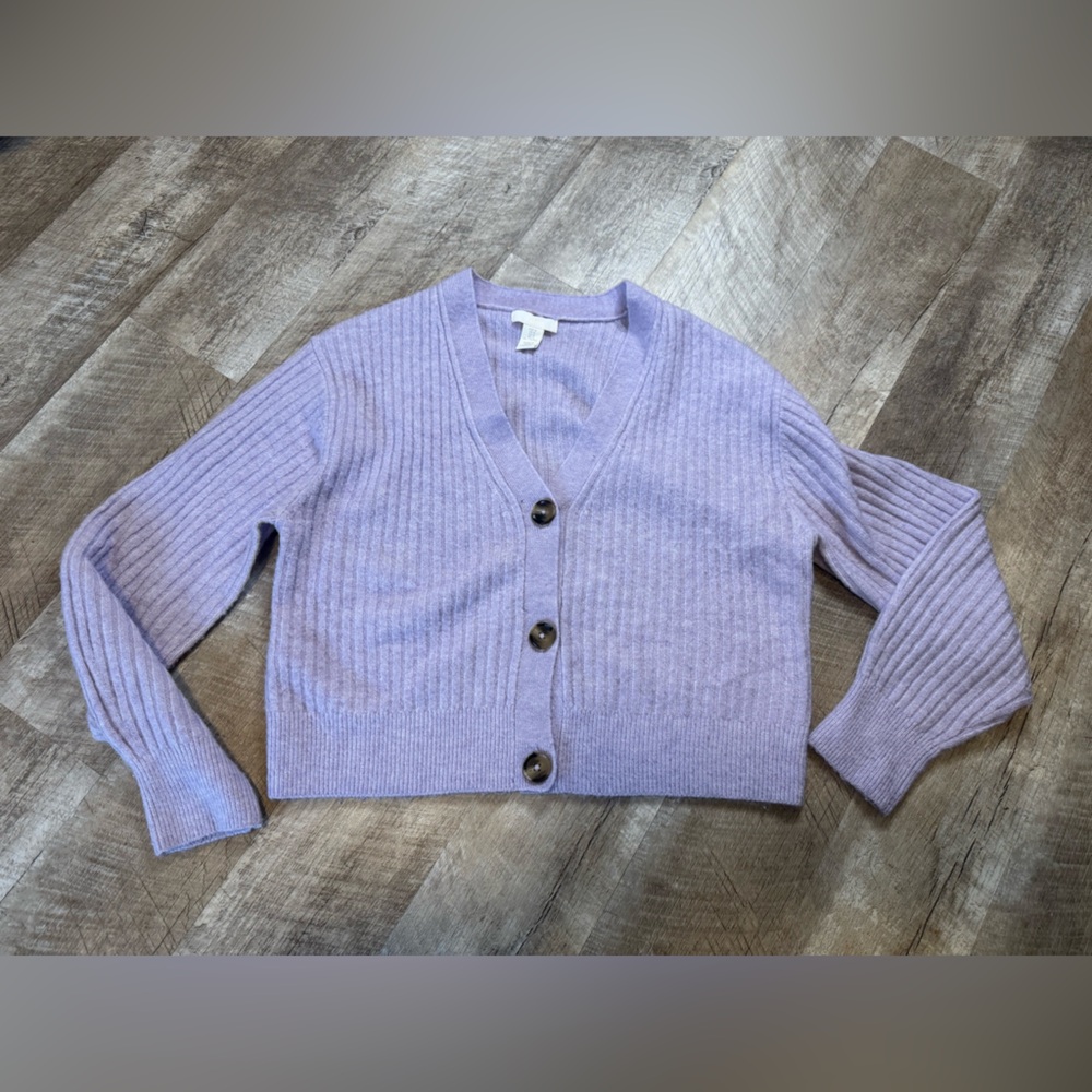 H&M size MEDIUM light purple button up cardigan
